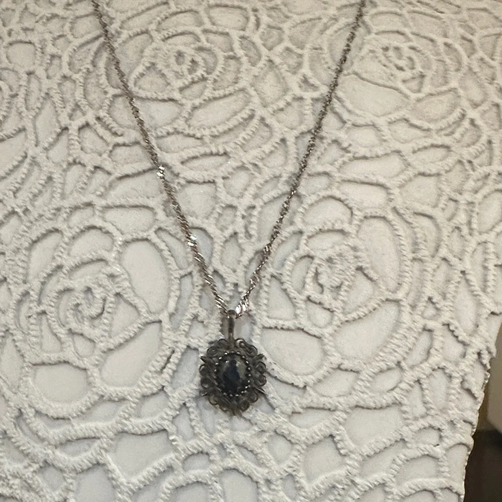 Elegant Silver Pendant Necklace